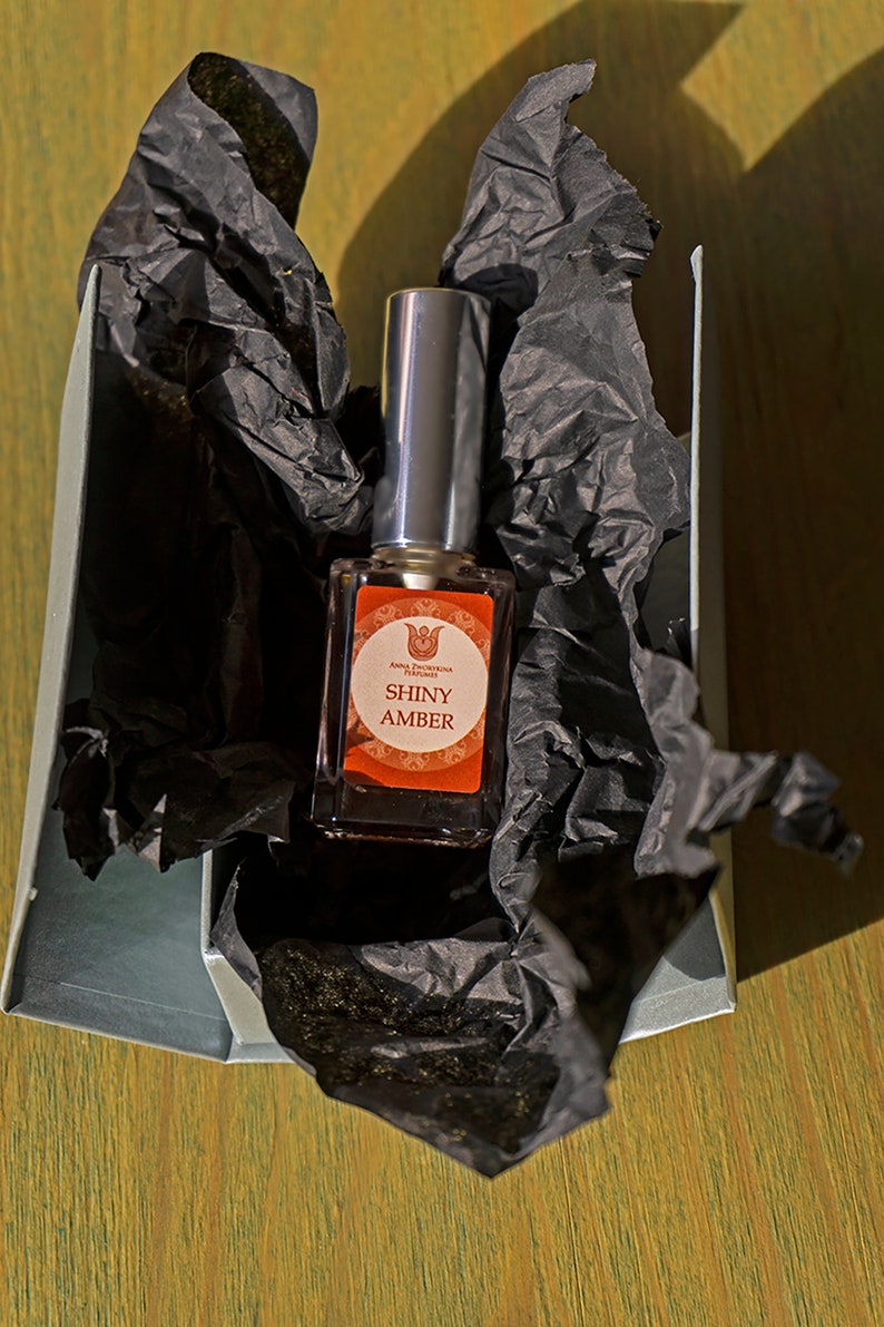 Shiny Amber olfactory art in a 15ml bottle, warm fragrance with lemon, bergamot, ginger, jasmine, champaka, labdanum, benzoin and vanilla image 3