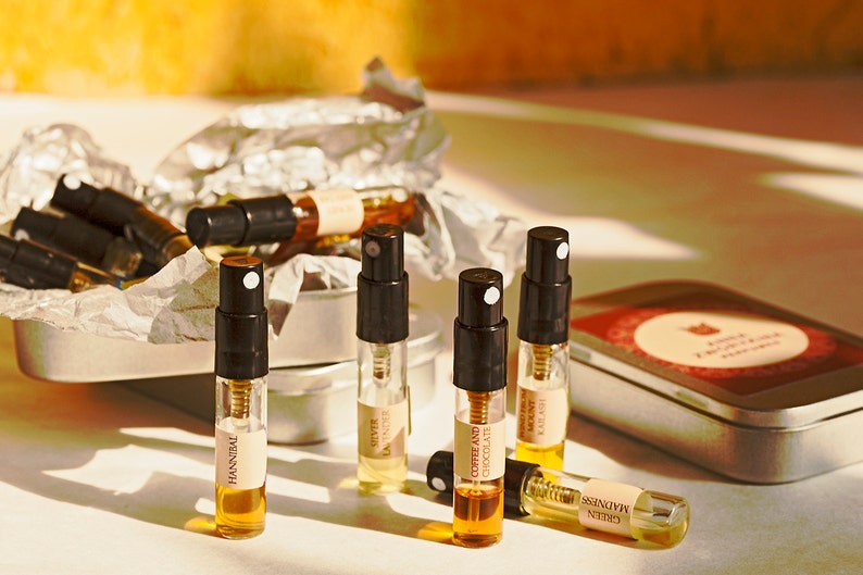 Olfactory art in a bottle sample set: 10 custom sampler pack, any ten samples 1 ml of artisanal perfumes 画像 3