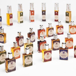Nigredo olfactory art in a bottle, woody-balsamic, with spikenard, frankincense, cognac, osmanthus, agarwood, orris, patchouli Flacon. image 4