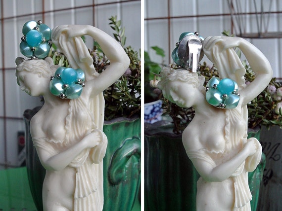 Vintage 50s 60s Silver Teal Pearl Cluster Clip On