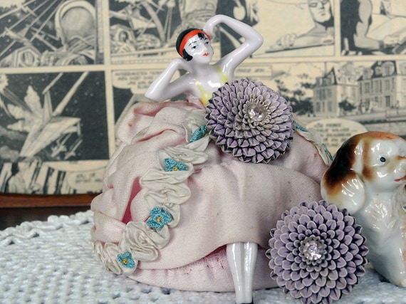 Vintage 1950s Large Flower Lilac Chrysanthemum Ear