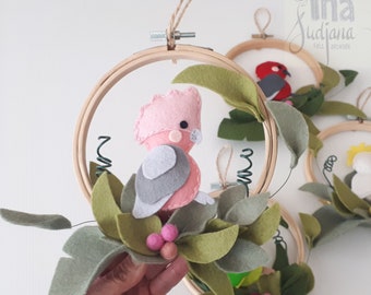 Pink gallah bird hoop art, 100% pure wool felt, mini wreath, mini hoop art, palm-sized hoop art, home decoration, Perth