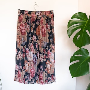 Falda midi plisada floral vintage negra y rosa polvorienta UK 10 - 12