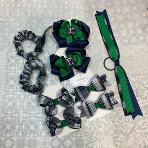 School uniform in Plaid 80. Navy White Hunter green Uniform fabric. Back to school uniform plaid bows. Set of 9 pieces.