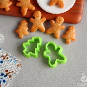 Miniature cutters for doll kitchen on a scale of 1 to 12, cutters Gingerbread Man and Christmas tree (2 pieces)(bright green color). PLA