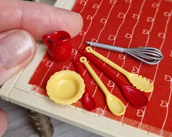 Miniature Kitchen Utensils and Accessories/Dollhouse Set