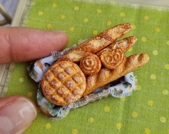 1:12 Miniature French Baguette Basket Set, Dollhouse Crusty Bread, Air Dry Clay Food