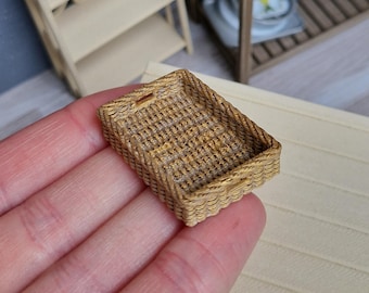 ミニチュアバスケット。PLA樹脂製。3Dプリント対応。ドールハウス用アクセサリー／人形用ミニチュアキッチン。