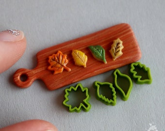 Miniature cutters for doll kitchen on a scale of 1 to 12, cutters leaves (4 pieces) in swamp color. PLA plastic. (ONLY CUTTERS)