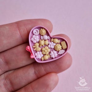 Miniature box-heart with chocolates candies. Valentine&#39;s Day. Handmade, polymer clay. Dollhouse food. Miniature food. Food for dolls.