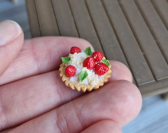 Handmade Polymer Clay Strawberry Cupcake/Miniature, Dollhouse Food Decoration