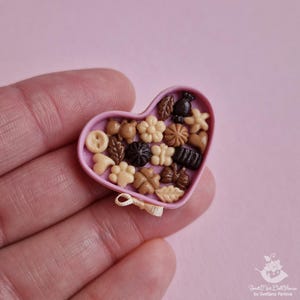 Miniature box-heart with chocolates candies. Valentine&#39;s Day. Handmade, polymer clay. Dollhouse food. Miniature food. Food for dolls.