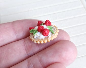 Handmade Polymer Clay Strawberry Cupcake/Miniature, Dollhouse Food Decoration