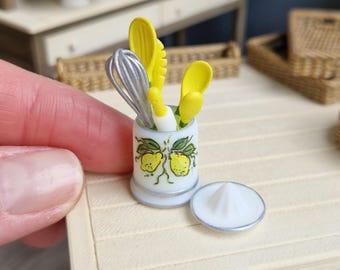 ミニチュアレモンキッチン用品とアクセサリー／ドールハウスセット