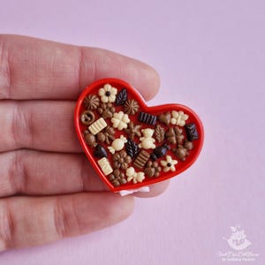 Miniature box-heart with chocolates candies. Valentine&#39;s Day. Handmade, polymer clay. Dollhouse food. Miniature food. Food for dolls.