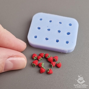 Silikonform für Polymer Clay. Miniatur-Erdbeere im Maßstab 1:12. Die Form kann gebacken werden. Zufällige Farben Formen