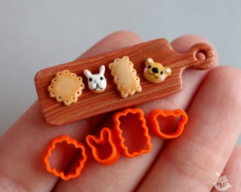 Miniature cutters for doll kitchen on a scale of 1 to 12, Miniature cookies (4 pieces)in orange color. PLA plastic. (ONLY CUTTERS)
