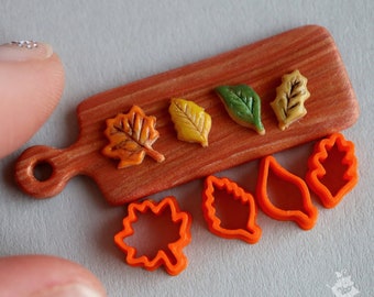 Miniature cutters for doll kitchen on a scale of 1 to 12, cutters leaves (4 pieces) in orange color. PLA plastic. (ONLY CUTTERS)