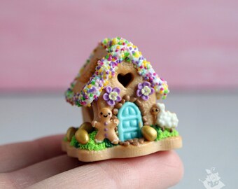 Miniature Easter gingerbread house. Handmade, polymer clay. Dollhouse food. Miniature food. Dollhouse.