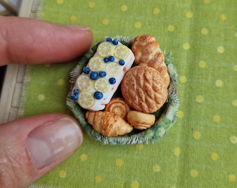Miniature Lemon Blueberry Cake Basket Set, Dollhouse Bakery Pastries, Air Dry Clay Food