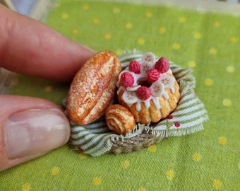 1:12 Miniature Bakery Basket, Dollhouse Raspberry Bundt Cake, Air Dry Clay Food