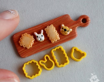 Miniature cutters for doll kitchen on a scale of 1 to 12, Miniature cookies (4 pieces)in yellow color. PLA plastic. (ONLY CUTTERS)