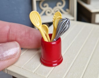 Miniature Kitchen Utensils and Accessories/Dollhouse Set