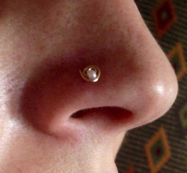 Nose pin with pearl best sale string
