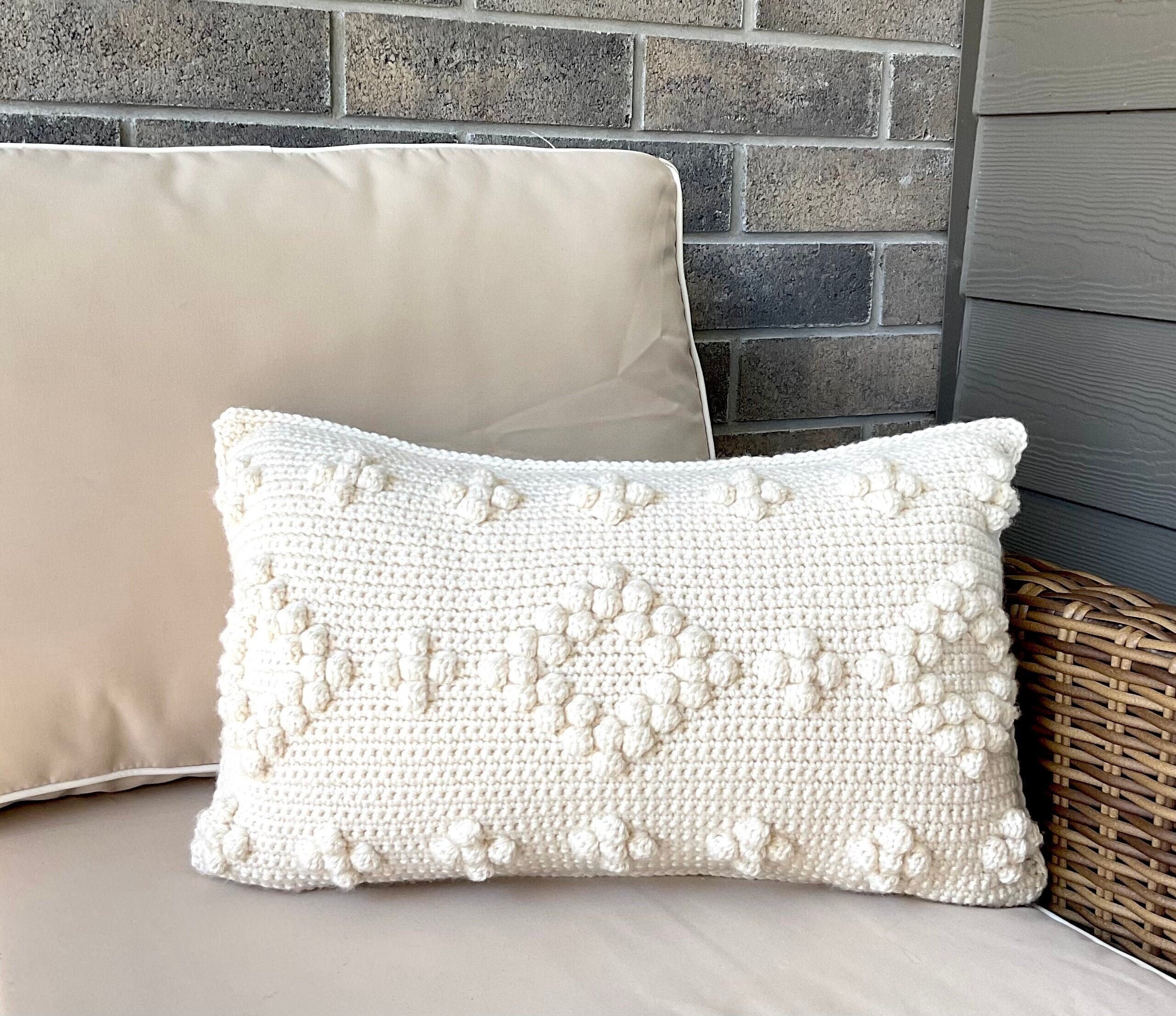 Lumbar Pillow (Crochet) – Lion Brand Yarn
