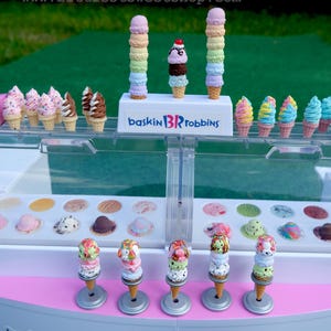 Miniatur Eis Waffel Soft-Serve für 1:6 Scale Puppen Essen. Handgemacht von Nadia Michaux