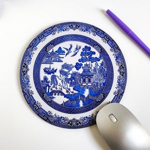 Round Blue Willow Mouse Pad, Vintage Style Desk Decor
