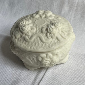 Vintage Ceramic Porcelain Footed Trinket Jewelry Box