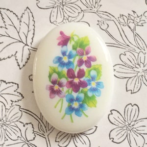 Cabochon, porcelain, oval, Violet Pansy, glass cabochon, 30x22mm, 1 piece