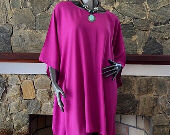 Handfärgad rosa viskosöverdrag, strandponchoblus, plus size