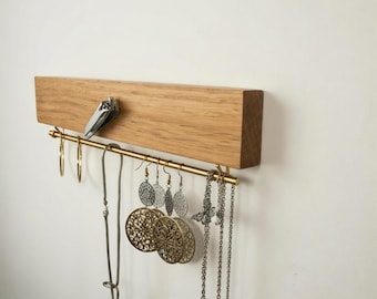 Perchero de joyas de madera con barra de latón, imán y repisa – Soporte de joyas, colgador de pendientes, organizador handmade
