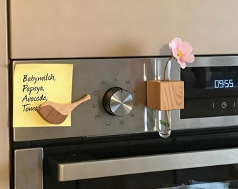 Magnetvogel aus Holz – Handgemachter Holzmagnet Vogel aus Ahorn und Nussbaum – Dekoration, Fotohalter für Magnetwand, Kühlschrank etc.