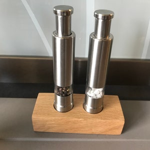 Spice mills I Salt and pepper shakers including wooden stand I ready for shipment within 24 hrs. Salt and pepper grinder