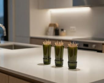 Zahnstocherhalter aus recycelter Weinflasche – Glas Hausform – nachhaltige Tischdeko Küche – handgemacht in Deutschland – Geschenkidee