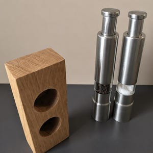 Spice mills I Salt and pepper shakers including wooden stand I ready for shipment within 24 hrs. Salt and pepper grinder immagine 7