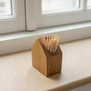 Zahnstocherhalter aus Eiche in Hausform – handgefertigt, massiv Holz, dekorativ für Küche & Tisch