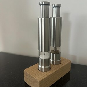 Spice mills I Salt and pepper shakers including wooden stand I ready for shipment within 24 hrs. Salt and pepper grinder immagine 6