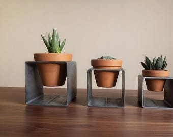 Handgefertigte Metall-Blumentopfhalter mit 3 Töpfen | 3 Größen | Industrial Design Deko für Sukkulenten & Zimmerpflanzen