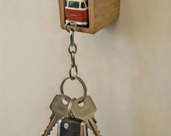 Soporte de Llaves de Madera Diseño Garaje – Porta Llaves de Roble Hecho a Mano con Llavero LED para Coche