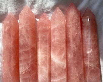 Torre de cristal de cuarzo rosa de 11,4 cm de altura: Chakra del corazón, amor, sanación, cristal de paz.