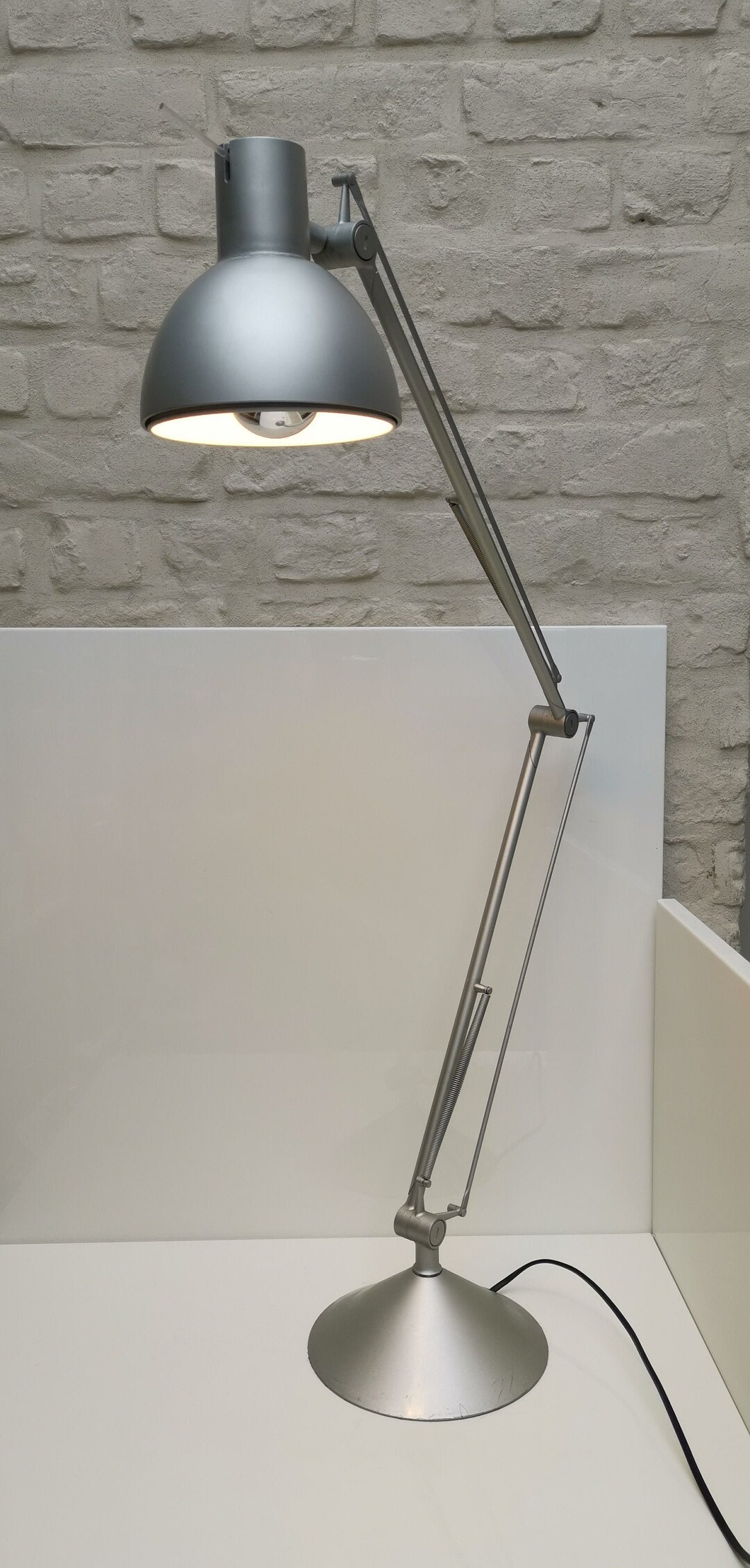 FLOS ARCHIMOONフロアスタンド STARCK ヴィンテージ Flos Superarchimoon Indoor Floor Lamp by Philippe Starck | hive