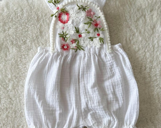 White Romper Baby Girl SITTER photo Outfit Red Flower Romper Muslin Baby Outfit for Photography, Milestone Baby Props, Cake Smash Romper
