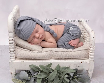 Graues Neugeborenen Jungen Foto Outfit: Strapshose und Mütze - Baby Fotografie Requisiten SET