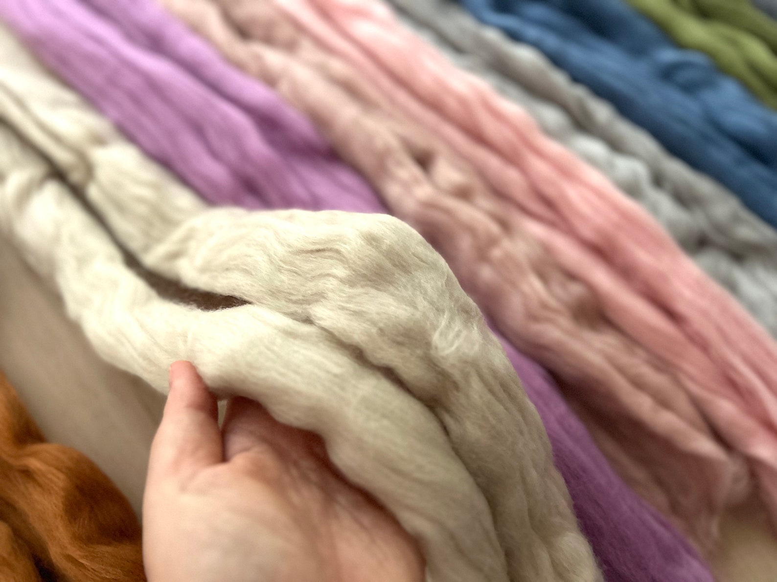 Extra Fine Merino Wool Roving: Matte Colored Wool for Felting - Etsy