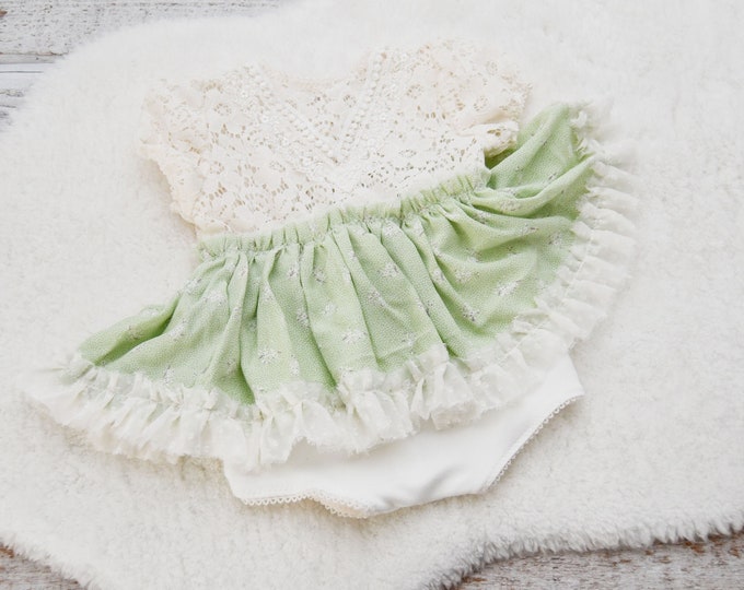 SITTER Romper Baby Girl Spring Photo Outfit Green Baby Dress Ruffled Romper for Photo Shoots SITTER Girl Photo Outfit