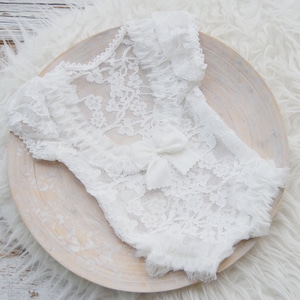 White newborn girl outfit with bow lace newborn romper with ruffles baby outfit for photography shoots